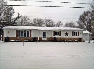 1616 Danville St, Oakwood, IL 61883