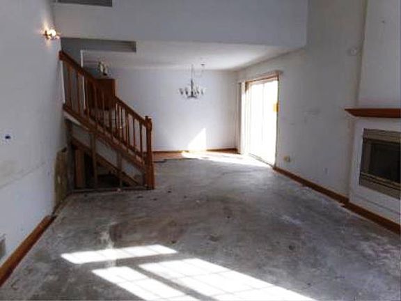3rd image of 560 Blackbird Ct Unit 35