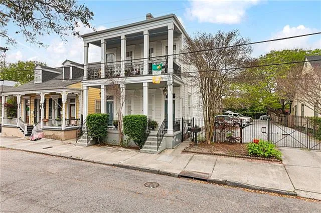 1 bed, 1.5 bath, 813 sqft, $2,200 — Photo 2