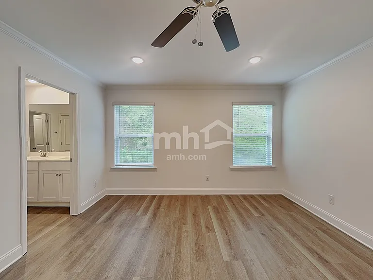 1207 Livengood Way — Photo 11