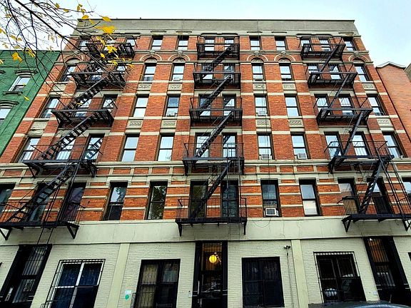 3rd image of 186 Norfolk St APT 4F