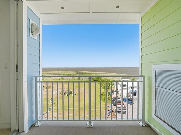 2nd image of 3738 Sandpiper Rd APT 435B