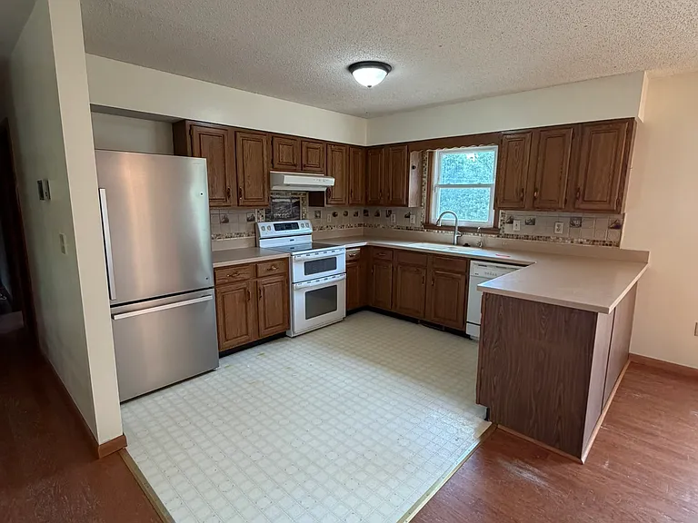 20740 Harris Ln — Photo 4