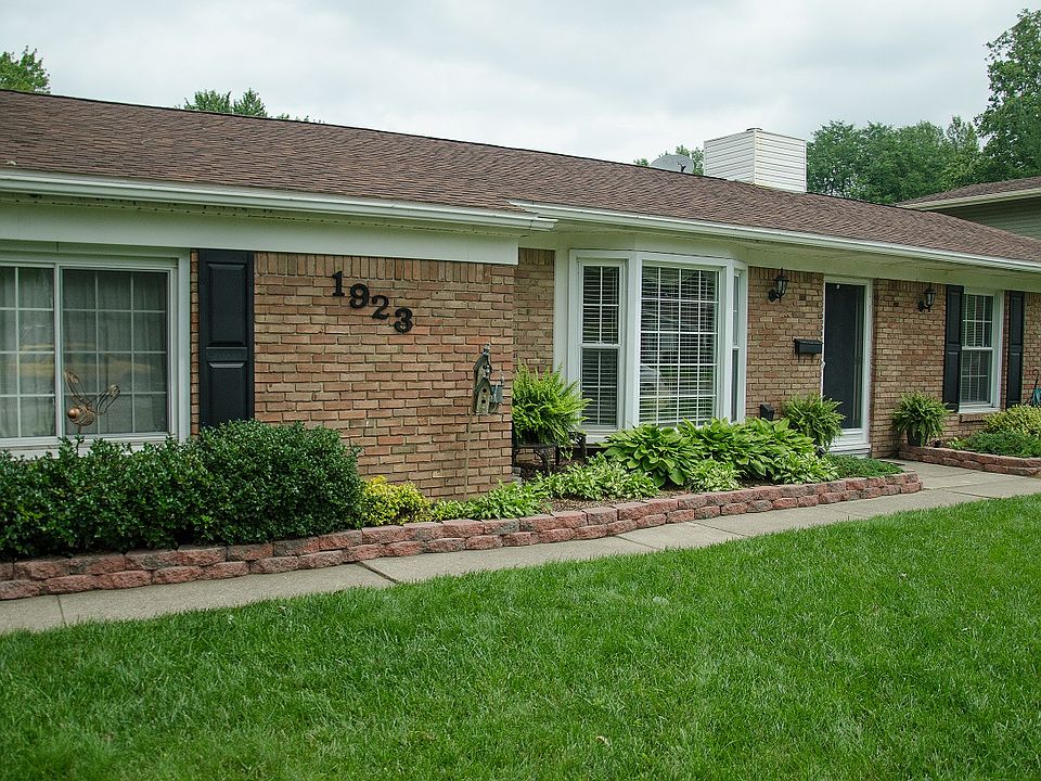 1st image of 1923 Cherrylawn Dr
