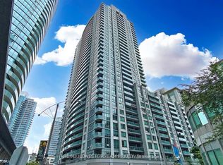 19 Grand Trunk Cres #811, Toronto, ON M5J 3A3