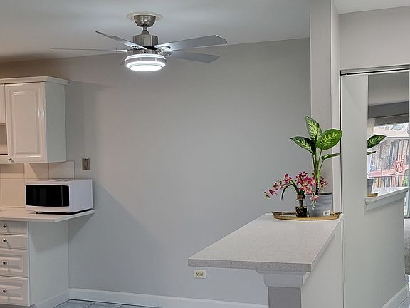 3rd image of 247 N Neltnor Blvd APT D2d