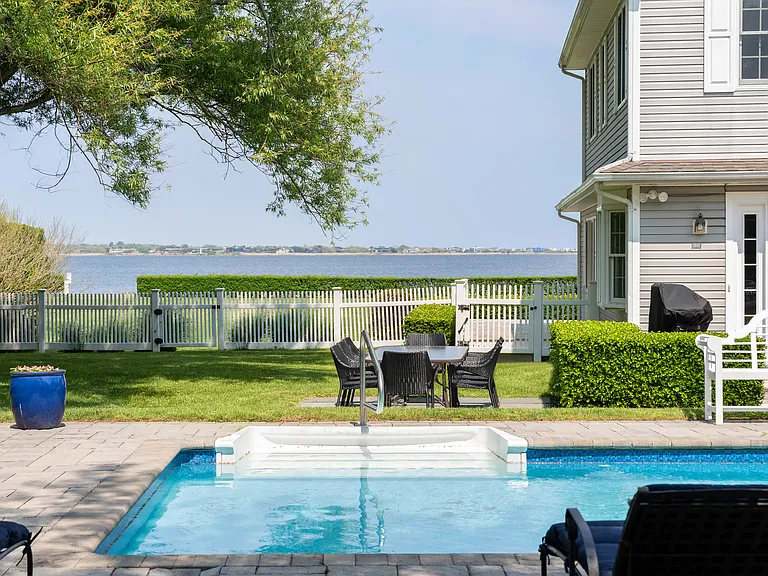 825 Flying Point Rd — Photo 4
