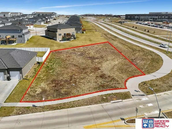 1520 NW 52nd St, Lincoln, NE 68528