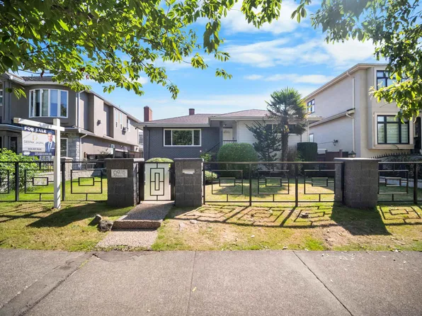 6978 McKinnon St, Vancouver, BC V5S 3G5