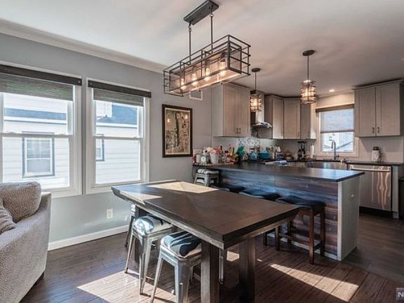 5th image of 34 Heights Ave