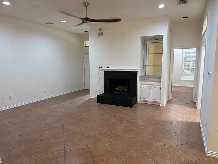2525 Stanford Ct — Photo 5