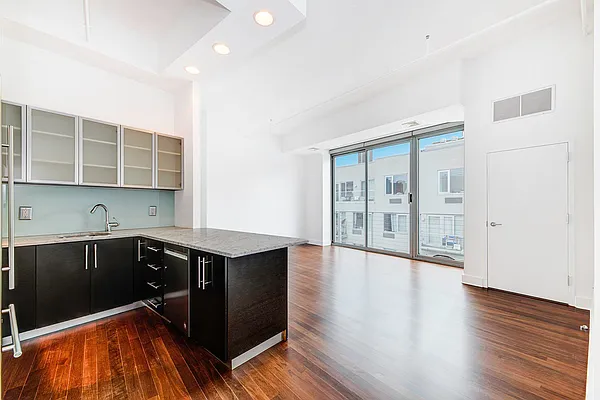 Rented by REAL New York | media 21