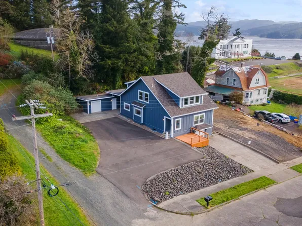 790 Oregon St, North Bend, OR 97459