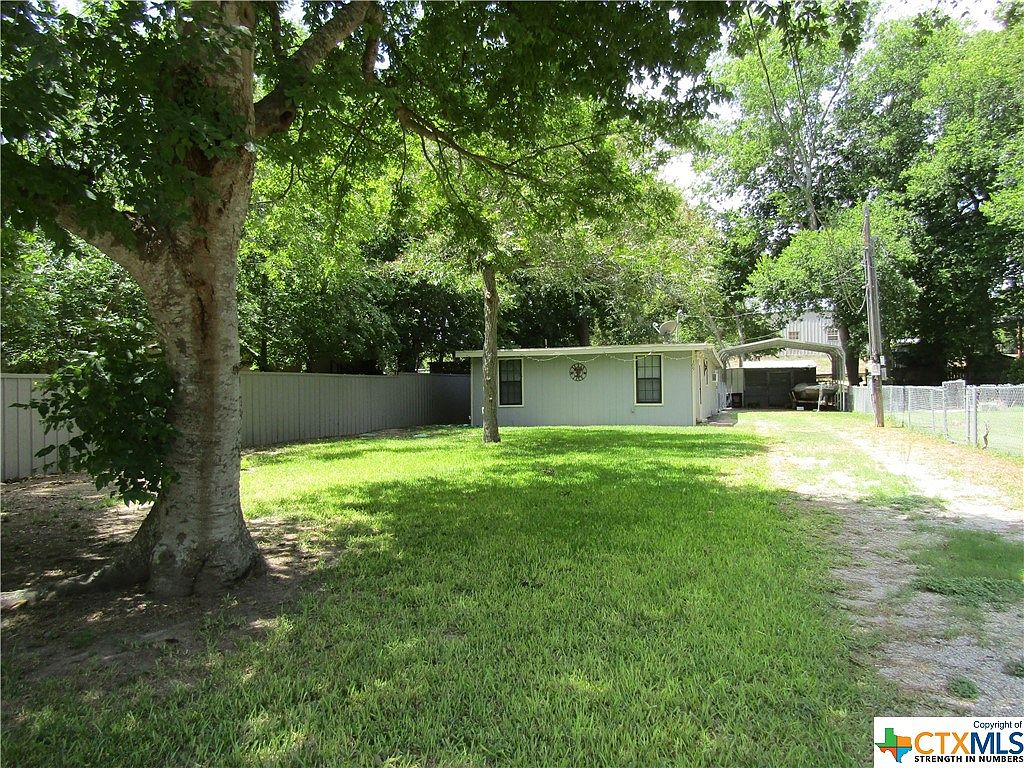 309 Meadow Lake Dr, Seguin, TX 78155 Zillow