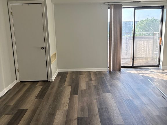 3rd image of 1460 Fairlane Dr APT 405
