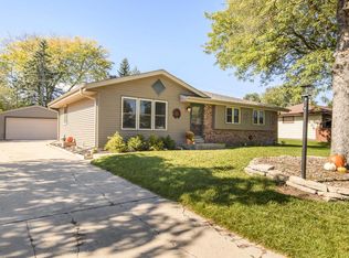 6185 S 38th STREET, Greenfield, WI 53221