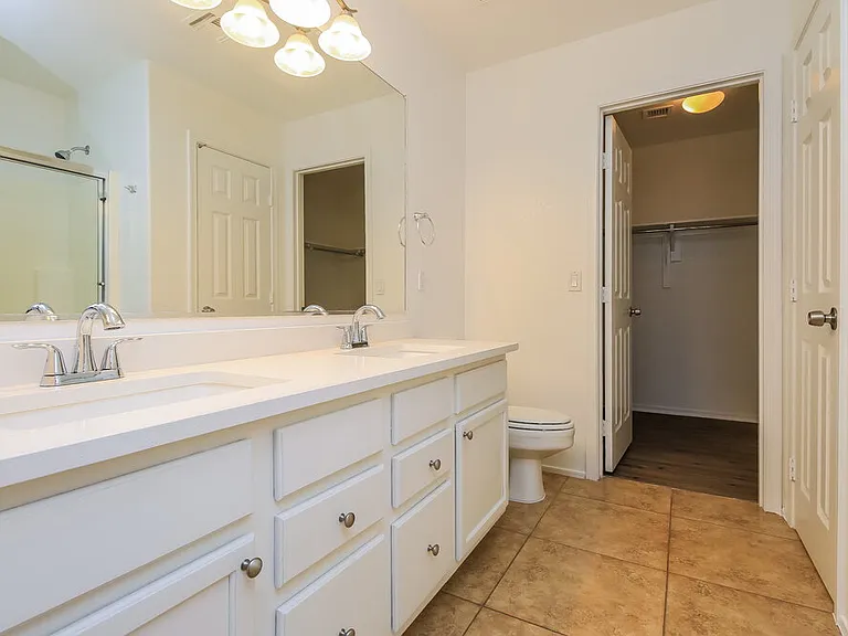 2356 E 35th Ave — Photo 12