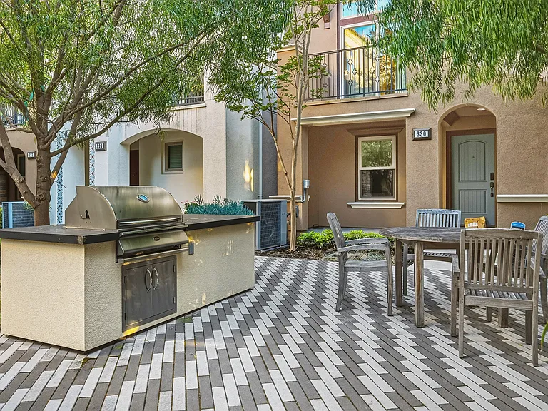 2065 San Luis Ave — Photo 34