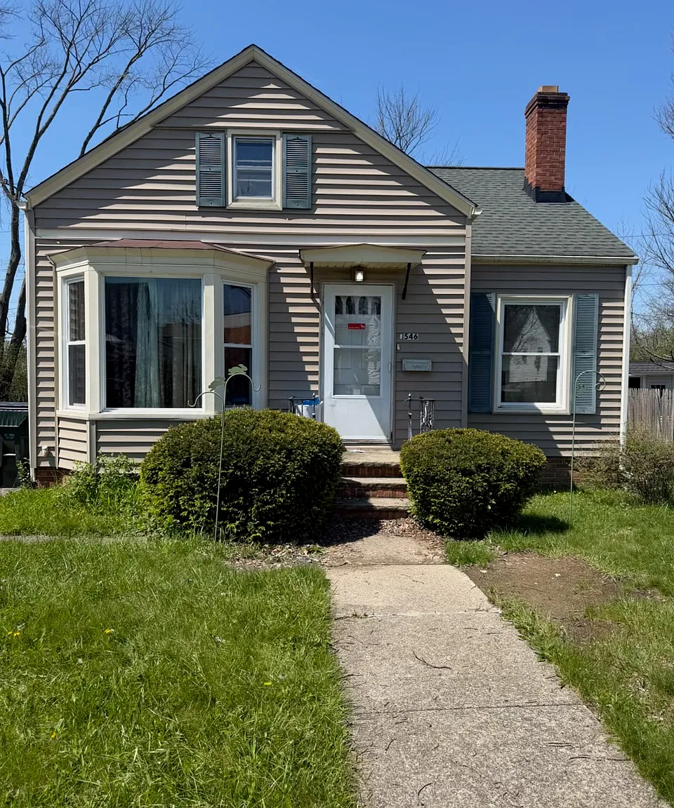3 bed, 1001 sqft, $1,550 — Photo 1