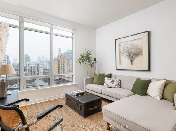 100 Hayden St #1206, Toronto, ON M4Y 3C7