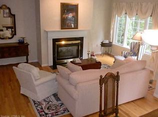 39 Harwich Ln, West Hartford, CT 06117