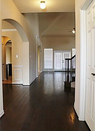 Entry is grand w HW floors