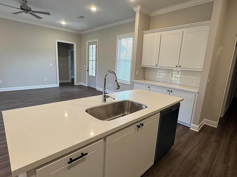 706 Kathleen Way — Photo 6