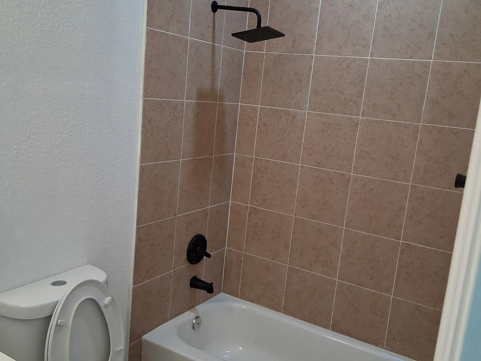 3 bed, 1325 sqft, $2,100 — Photo 3