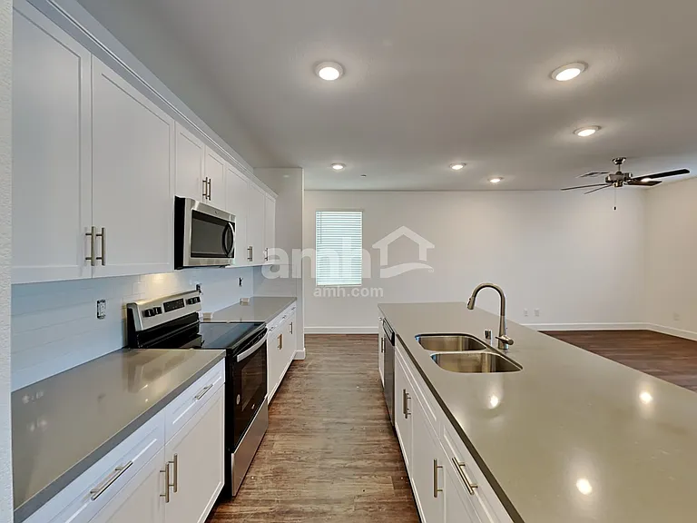 3352 Blodwen St — Photo 3