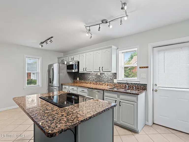 3810 Norbourne Blvd — Photo 8