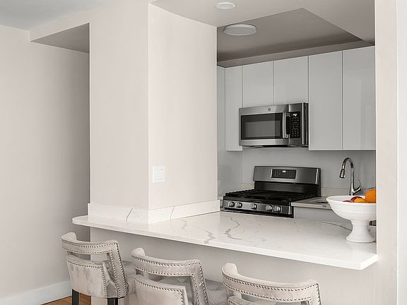 3rd image of 7 E 14th St APT 409