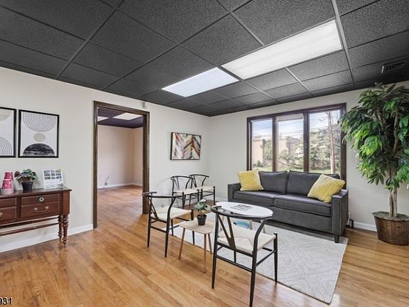 4th image of 606 Eagle Rock Ave