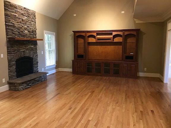 3rd image of 5014 Windsor Ct