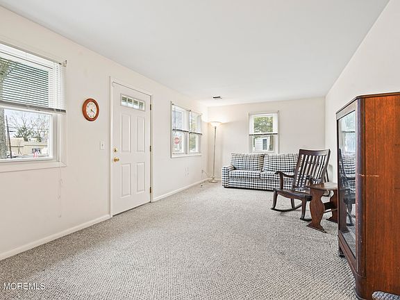 2nd image of 902 Sunset Avenue