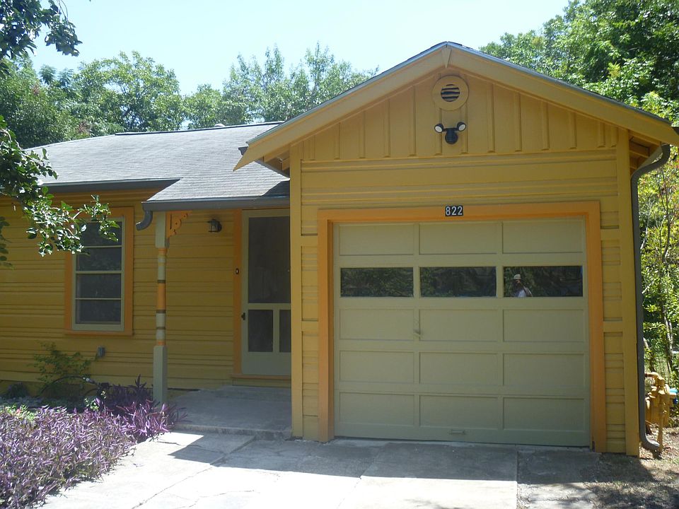 Front facade/garage storage/laundry