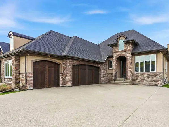 45 NE Cranbrook Hts SE, Calgary, AB T3M 1W5