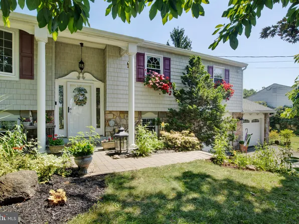 1583 Briarwood Ln, Pottstown, PA 19464