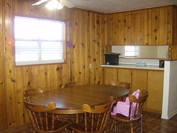 3rd image of 609 Elm Dr