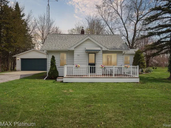 316 N Seymour Rd, Flushing, MI 48433