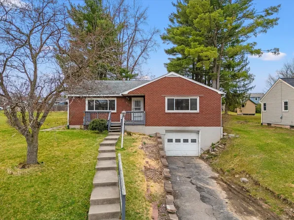 2829 Country Club Rd, Endicott, NY 13760