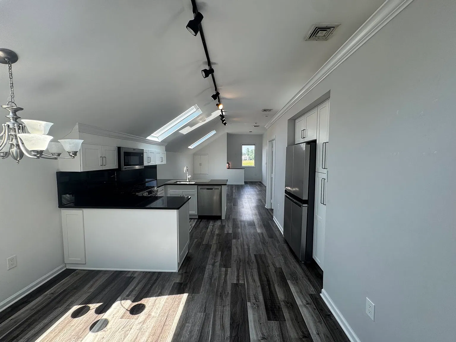1 bed, 1500 sqft, $2,500 — Photo 2