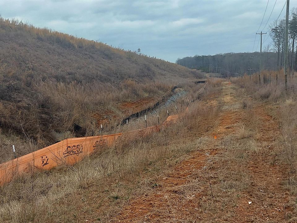 2nd image of 770 Robbins Perch Trl