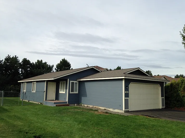 906 Juniper Ave — Photo 1