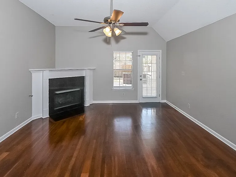 8531 Cross Point Dr — Photo 3