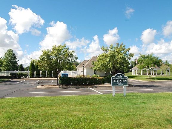 5th image of 568 Hyannis Port Cir