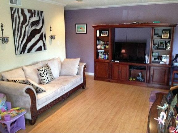 3rd image of 5542 Spinnaker Dr APT 4