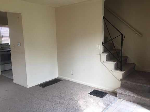 4th image of 769 Whitethorne Ave