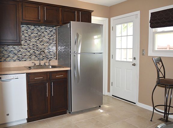 4th image of 2402 Evergreen Ln
