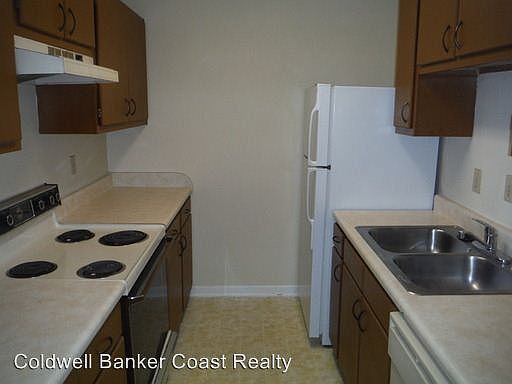 5th image of 3595 Sable Palm Ln Unit D