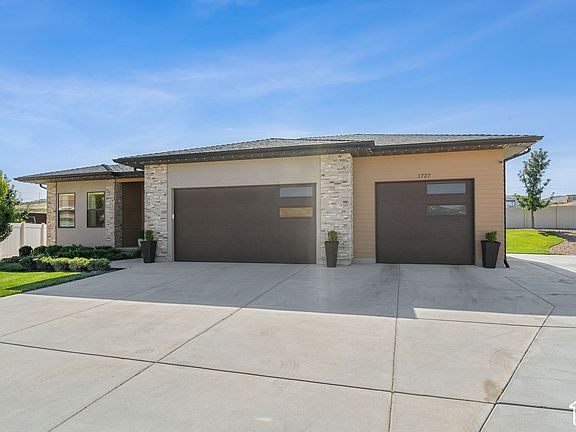 3rd image of 1727 W Packsaddle Cir